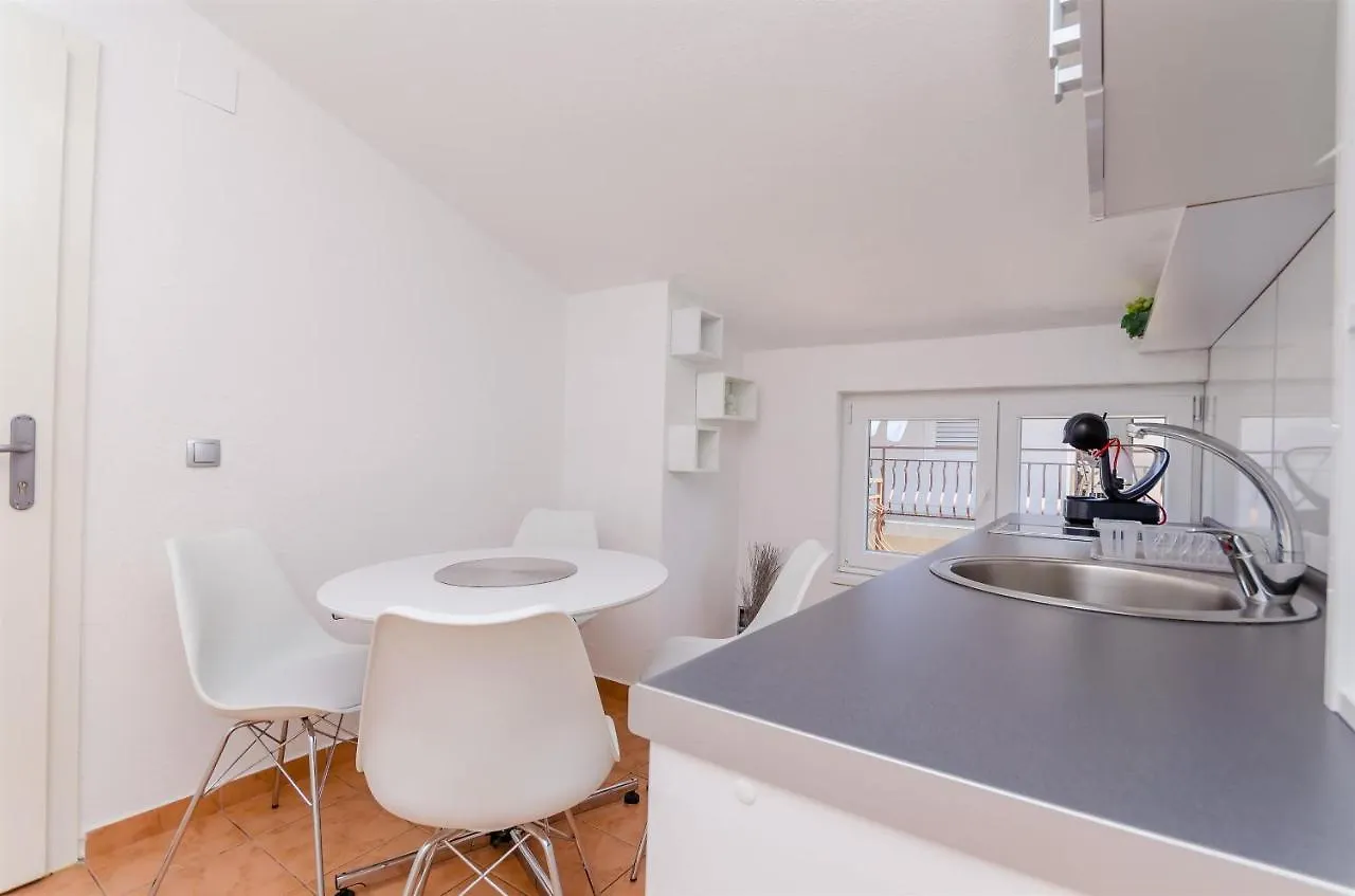 Apartment Ljubica オクルグ・ゴルニ